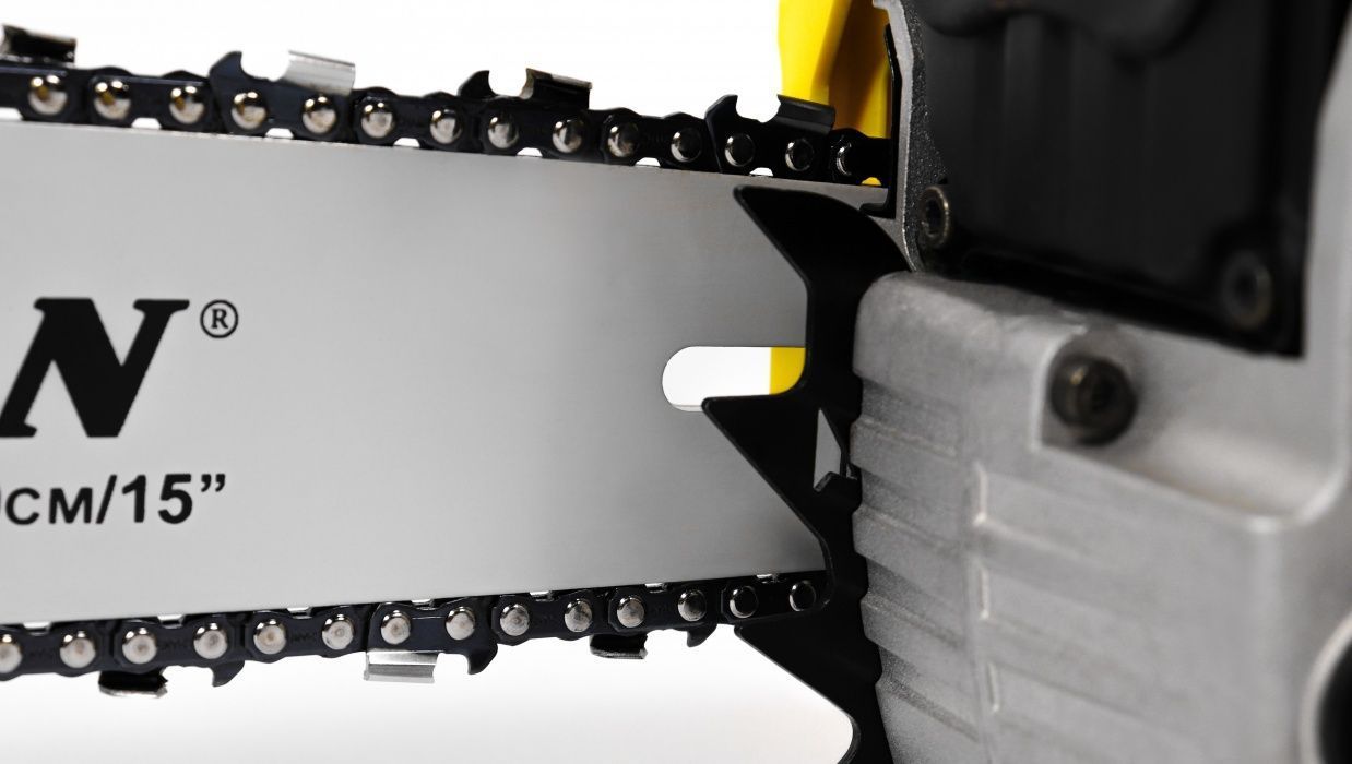 Бензиновая цепная пила CHAMPION A256-15 + АКЦИЯ - подарок